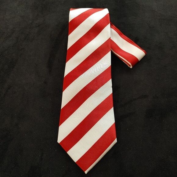 MEN'S ST. PATRICK WHITE/RED DIAGONAL STRIPE TIE AND POCKET SQUARE SET. - Picture 1 of 5